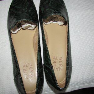 Naturalizer Womens KIT2 Slip On Snake Print- Forest Green Loafers size 8